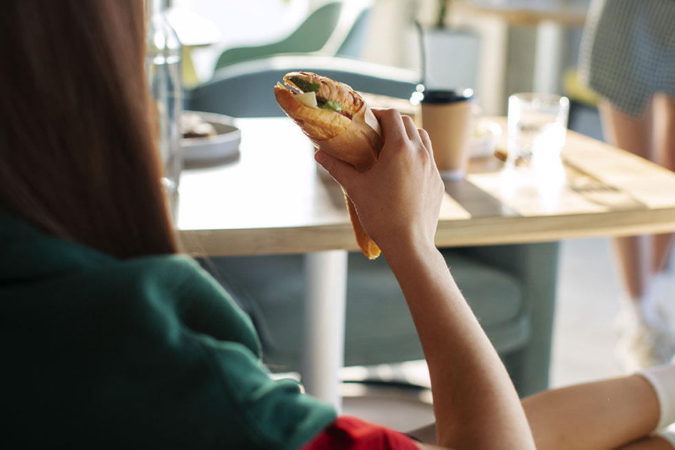 ¿Comer entre horas es sano? Sí o no